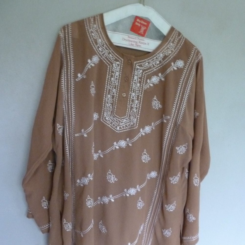 NEW Chadwicks sheer embroidered mocha top fully lined size 14 16